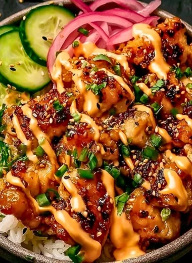 Crispy chicken topped with creamy spicy sauce served on jasmine rice