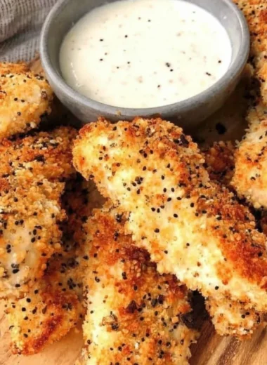 Crispy Everything Bagel Chicken Tenders with seasoning and dipping sauce